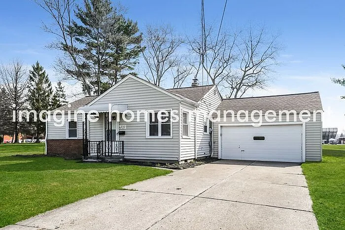 3 bed, 1.0 bath, 1033 sqft, $1,995 — Photo 3