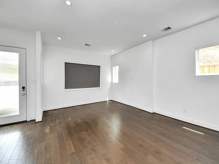 5823 Dolores St — Photo 40