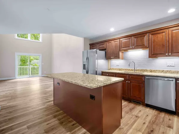 4 Sabrina Way #F, Agawam, MA 01001