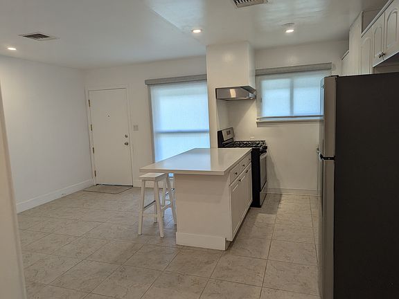 5th image of 1906 N Hollywood Way #103