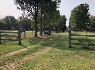 24240 Van Fleet Rd, Siloam Springs, AR 72761