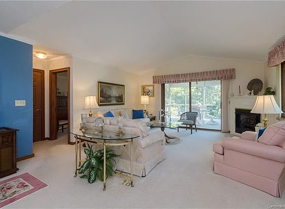 4th image of 3070 Golfside Ln