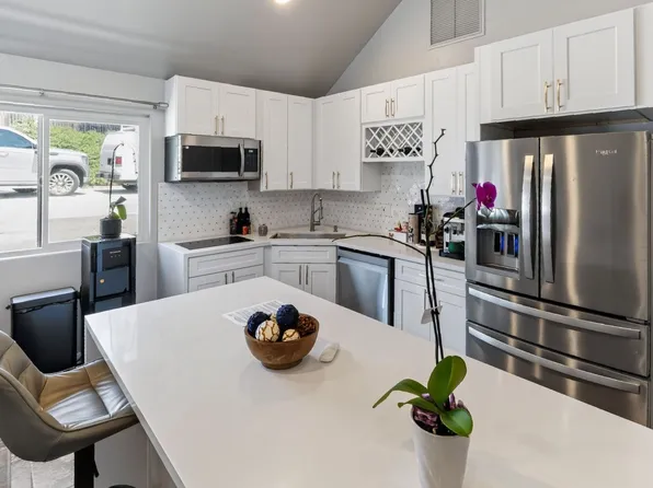 880 La Terraza Blvd Unit 3, Escondido, CA 92025