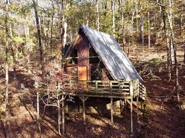 1494 Private Road 2704, London, AR 72847