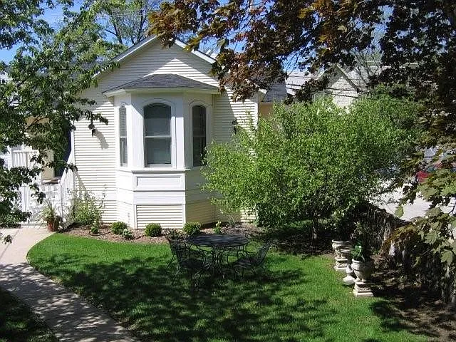 3 bed, 1000 sqft, $3,225 — Photo 2