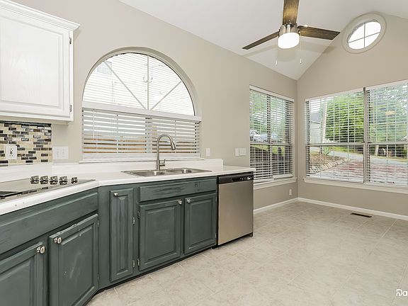 4th image of 608 Cavendish Ct