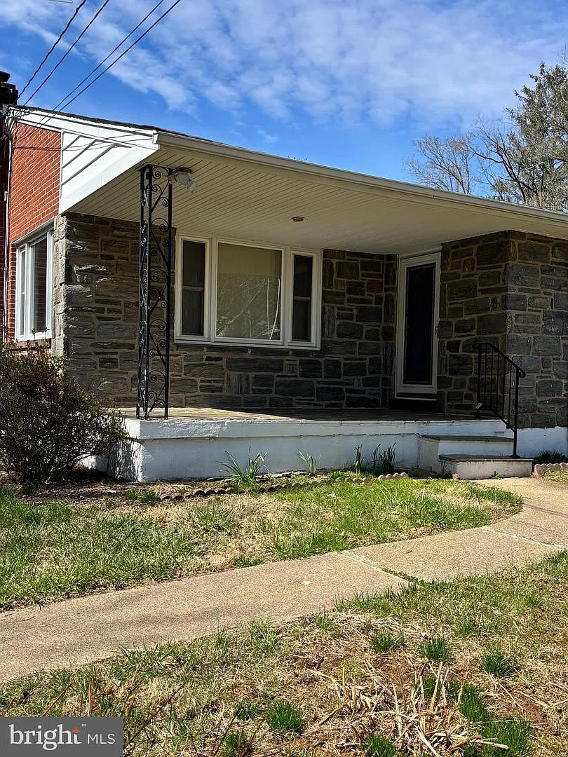 4 bed, 2.5 bath, 3944 sqft, $3,500 — Photo 2