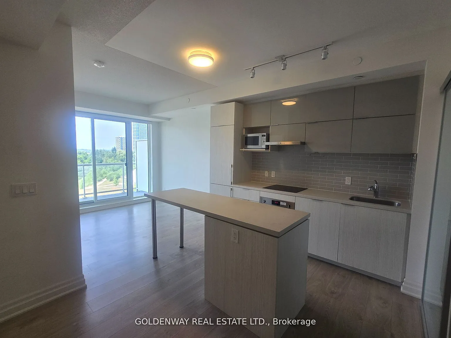 2 bed, $2,600 — Photo 4