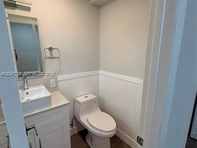 10555 SW 32nd St #10555 — Photo 7