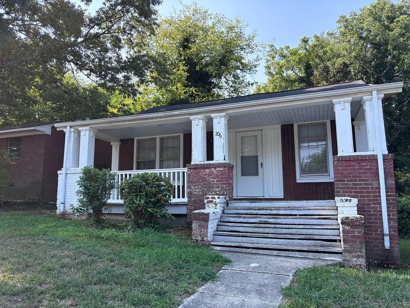 3-bedroom Close to South Elm Street — Photo 1