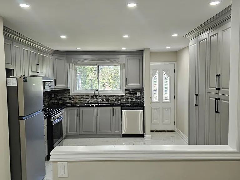 61 Deerfield Cres — Photo 5