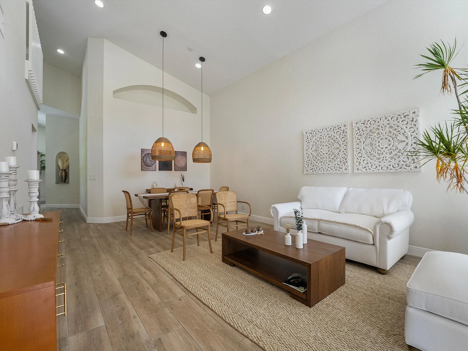 4 bed, 2.5 bath, 2152 sqft, $10,000 — Photo 3
