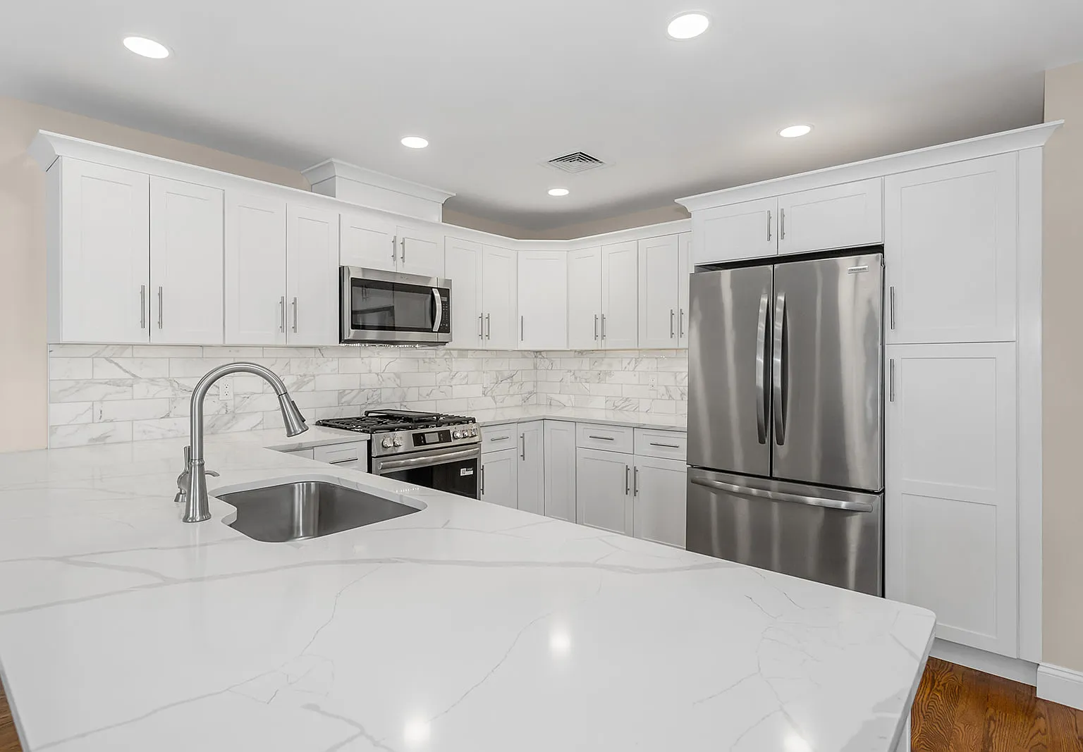 4 bed, 3.5 bath, 2300 sqft, $6,000 — Photo 1