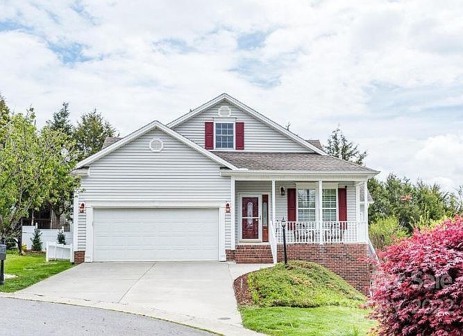1st image of 124 Willow Oak Dr