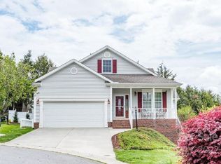 124 Willow Oak Dr, Asheville, NC 28805