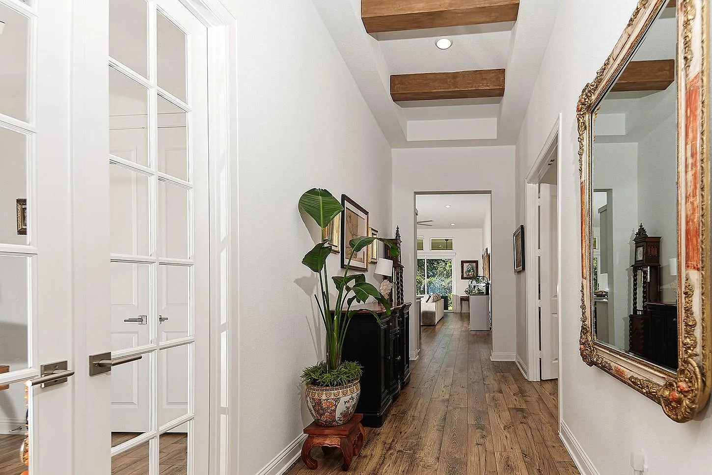 3 bed, 3.5 bath, 2850 sqft, $4,300 — Photo 4