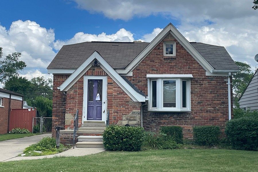 1st image of 28652 Beechwood St
