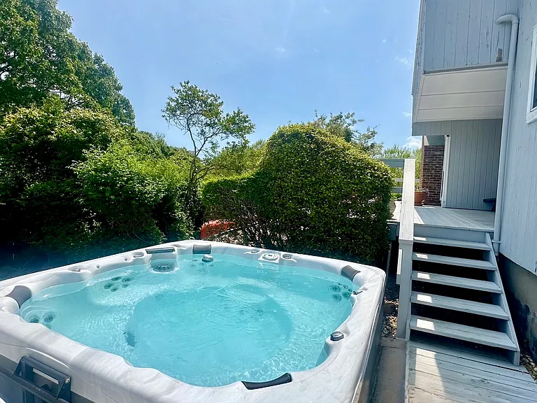104 Monroe Dr — Photo 3