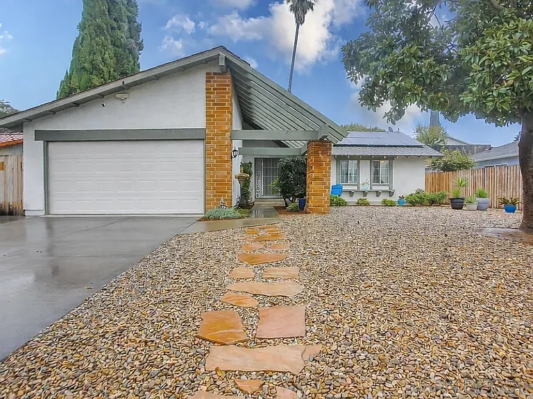 1140 Harding St — Photo 1