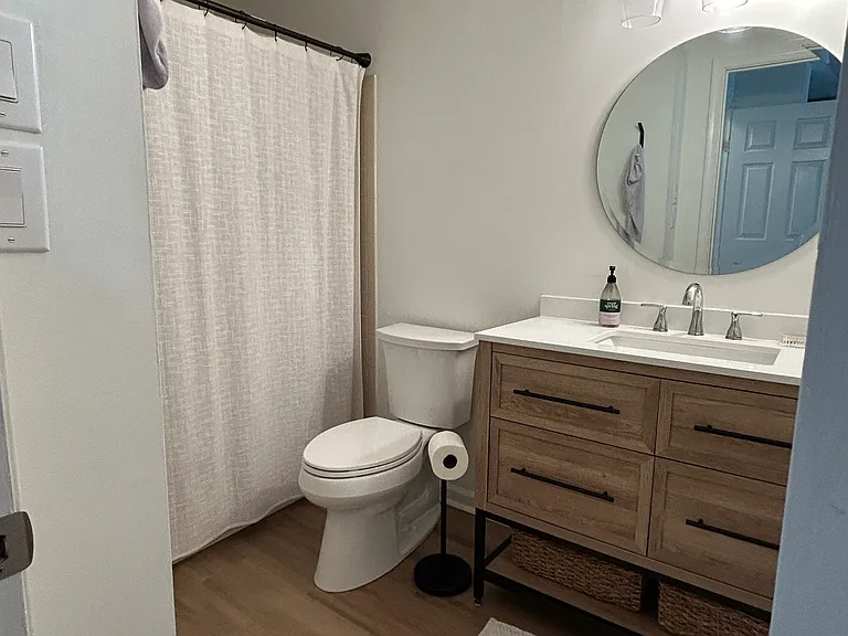 1318 Damyien Arch — Photo 24