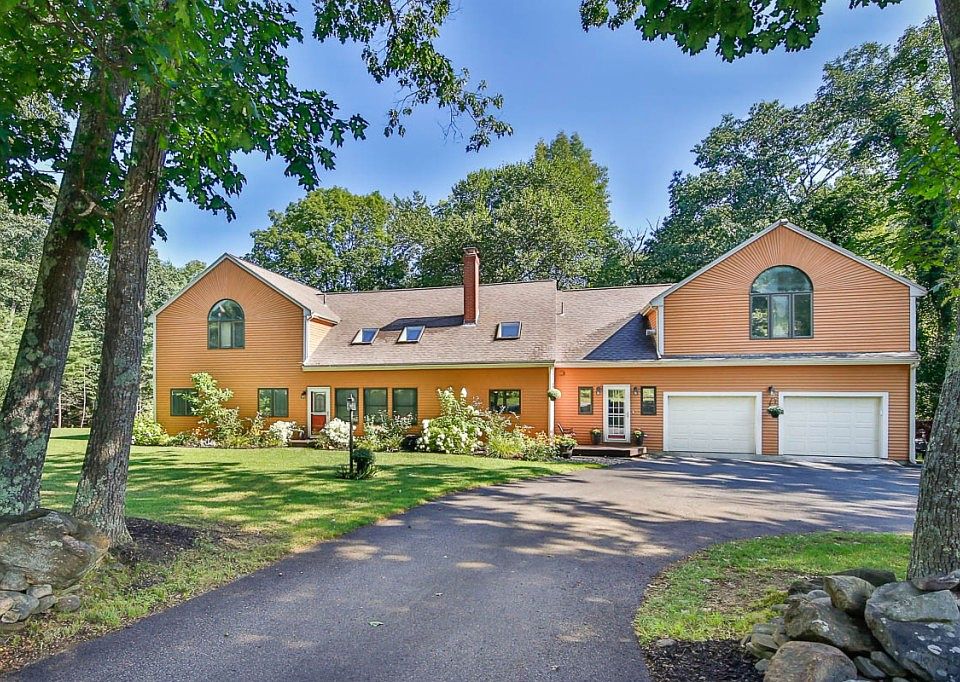 2nd image of 405 Ipswich Rd