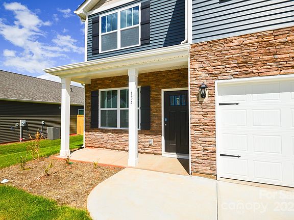 3rd image of 134 Woodvale Dr
