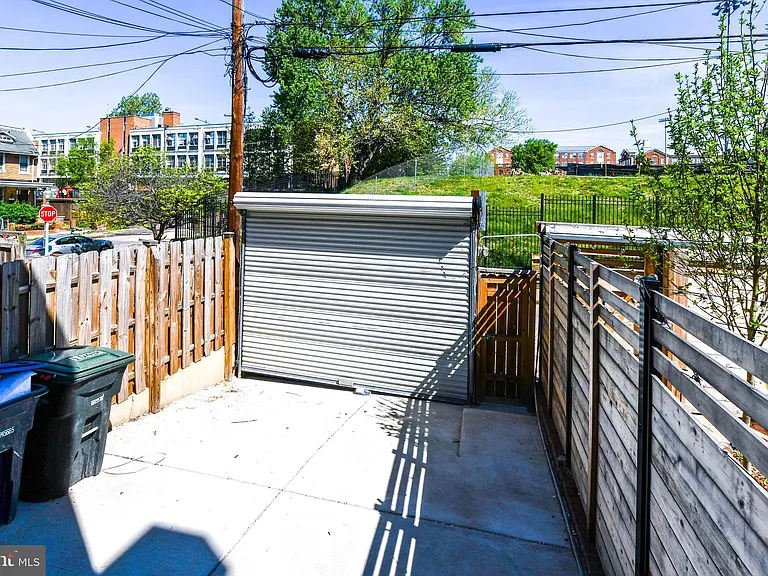 104 R St NE #A — Photo 41