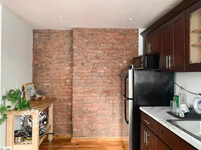 381 Berry St #3B — Photo 5