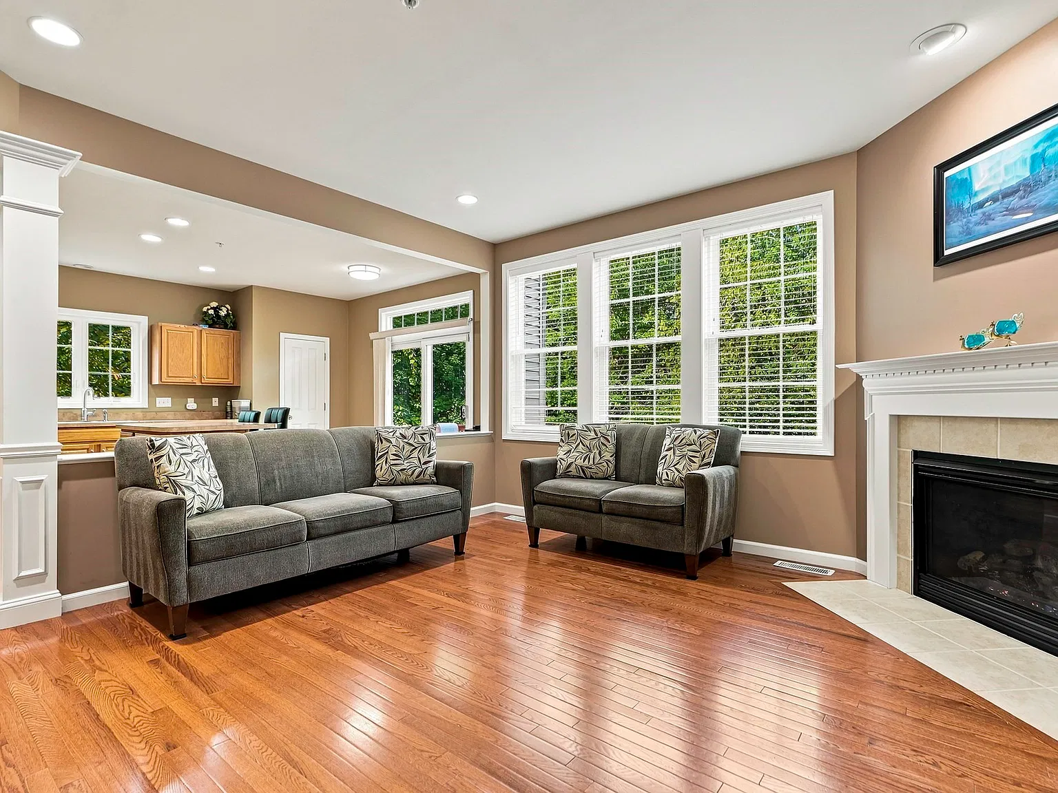 3 bed, 2.5 bath, 2685 sqft, $3,400 — Photo 3