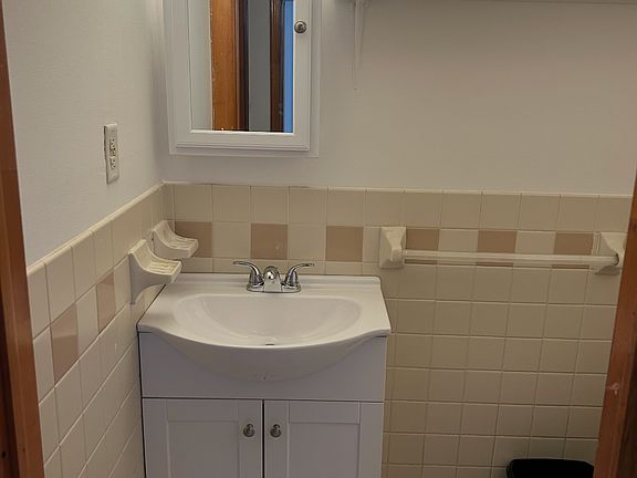 2nd image of 3219 Tilton St Floor 2