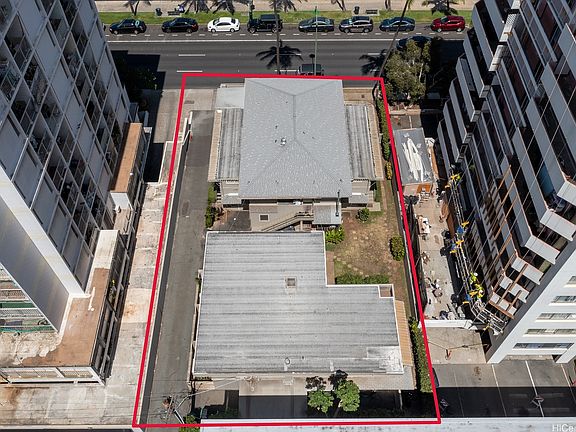 3rd image of 2517 Ala Wai Blvd