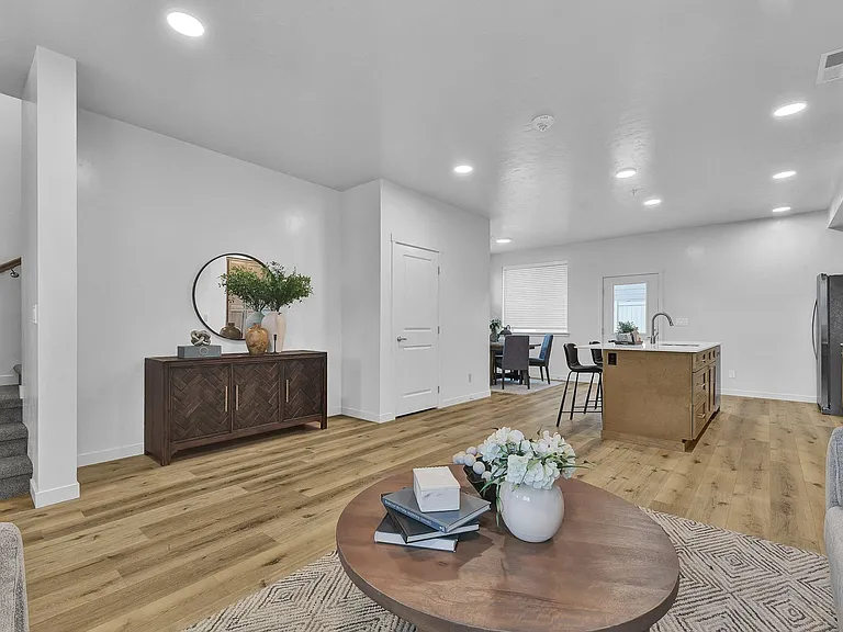 4043 S Lone Pine Way — Photo 3