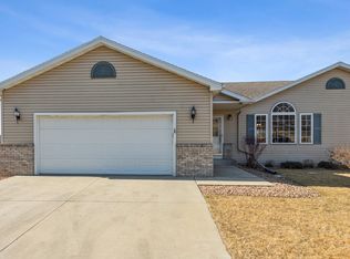 4414 Meadow Lakes Dr NW, Rochester, MN 55901