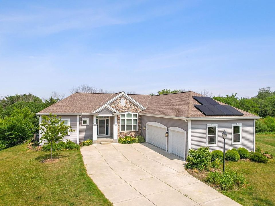 1141 Pine Ridge Ct, Oconomowoc, WI 53066 MLS 1959163 Zillow