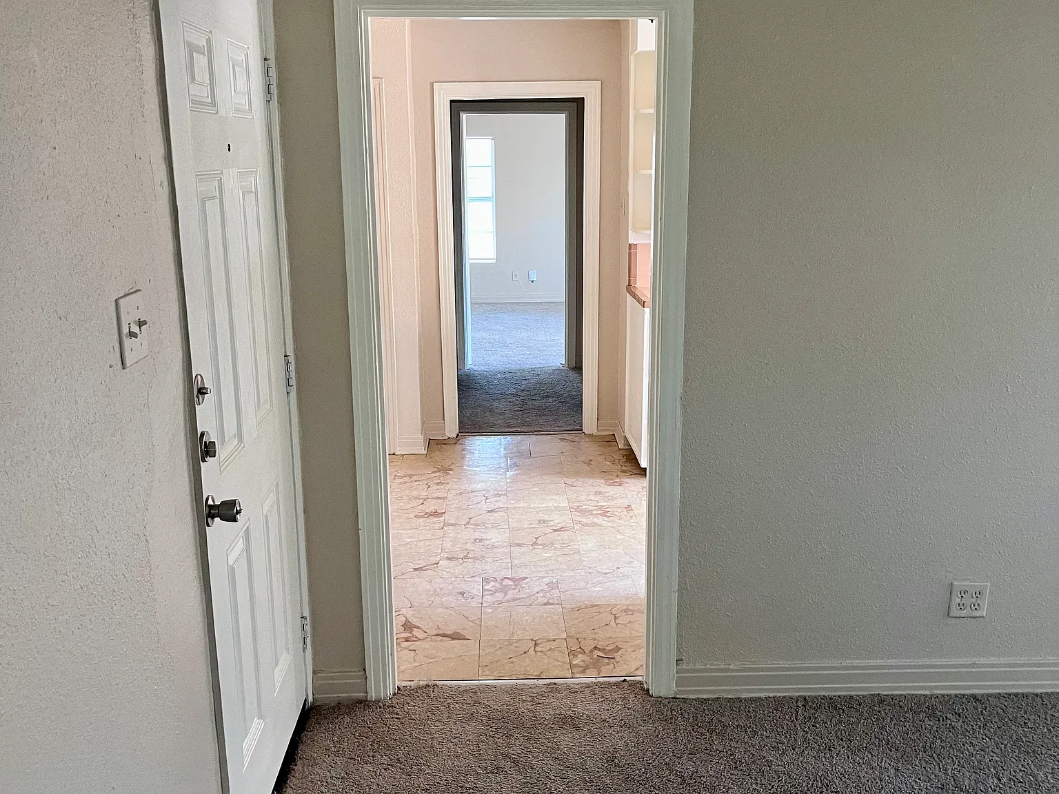 1 bed, 900 sqft, $1,000 — Photo 3