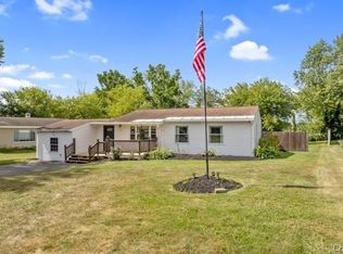 8271 Hamilton Dr, Baldwinsville, NY 13027