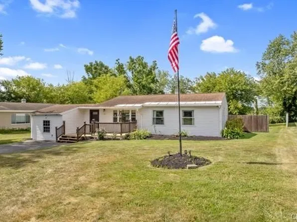 8271 Hamilton Dr, Baldwinsville, NY 13027