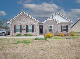 826 Callie Ln, Pleasant View, TN 37146