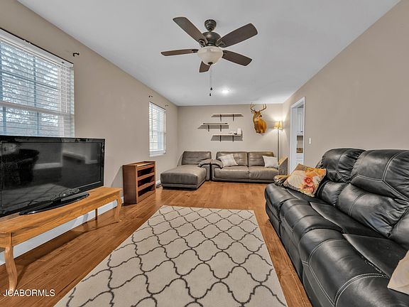 3rd image of 319 Belair Dr