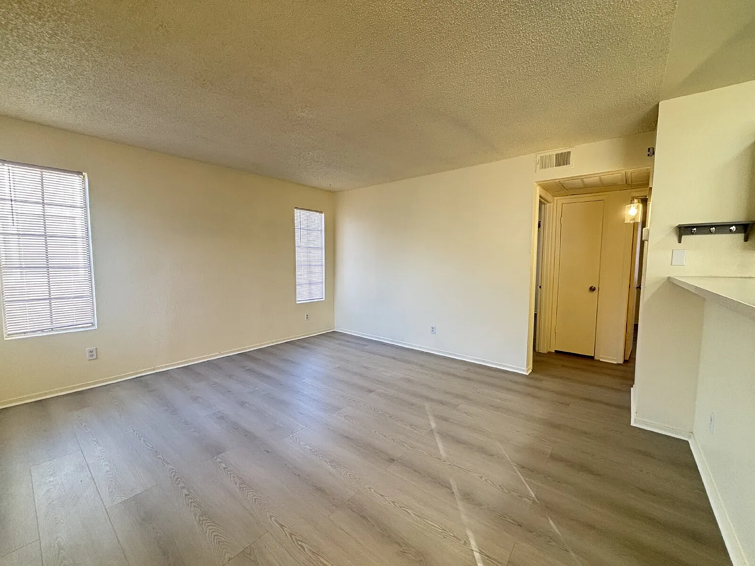 2 bed, 1.0 bath, 778 sqft, $1,200 — Photo 4