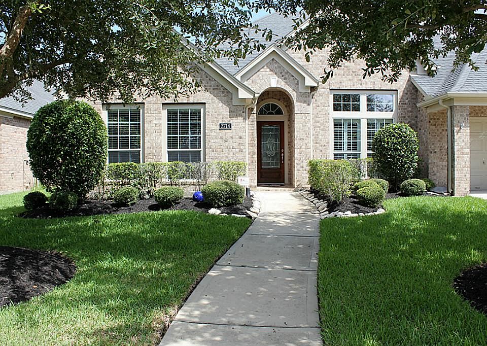 Welcome home to 3714 Jackson Lake Dr