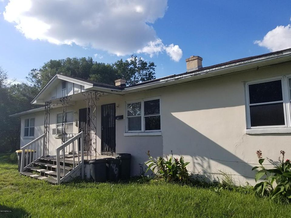 1st image of 2807 W 6th St