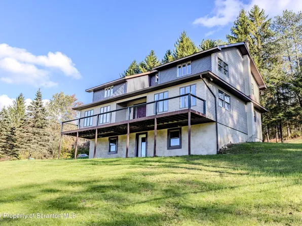 479 Quarry Hill Dr, Dalton, PA 18414