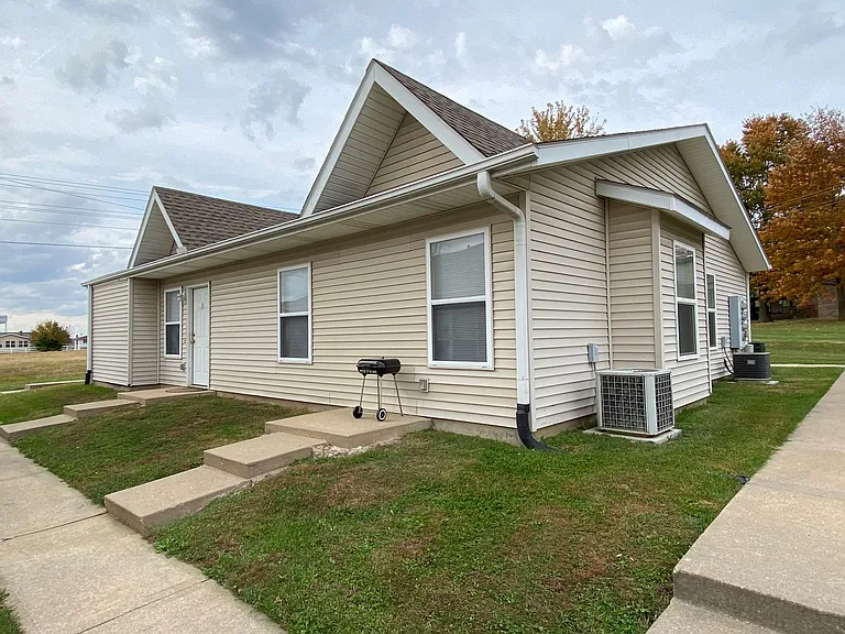 140-146 S Gerhart Rd — Photo 2