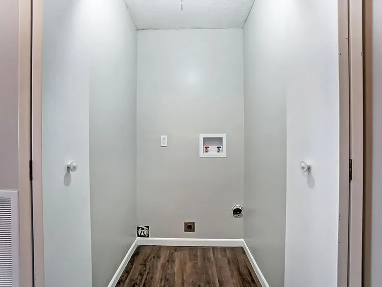 722 Collins Ave — Photo 1