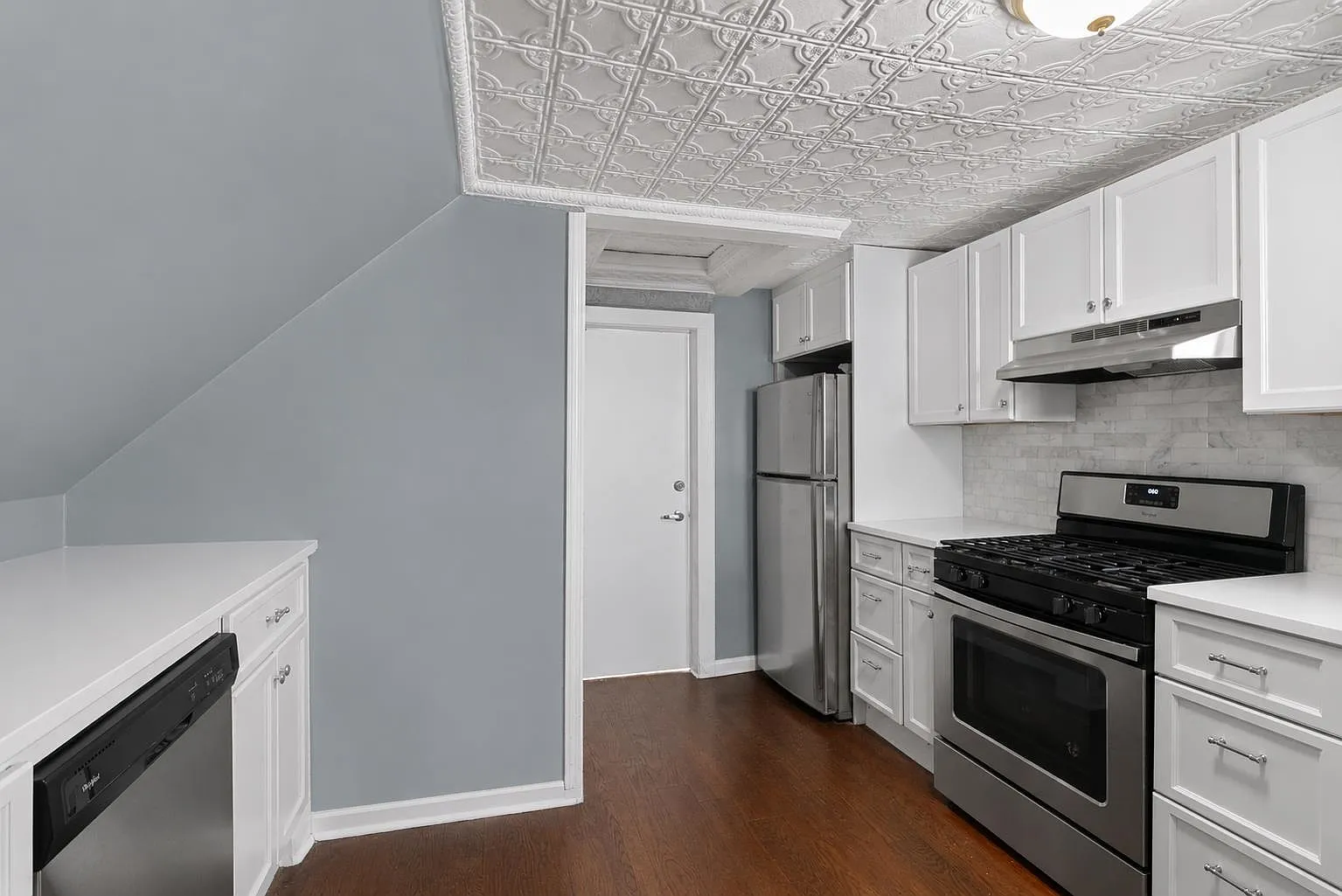 1 bed, 1.0 bath, $2,150 — Photo 2