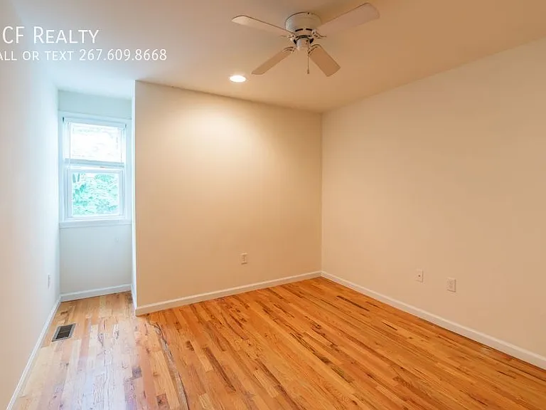 330 N Preston St #UPPER LEVEL — Photo 24