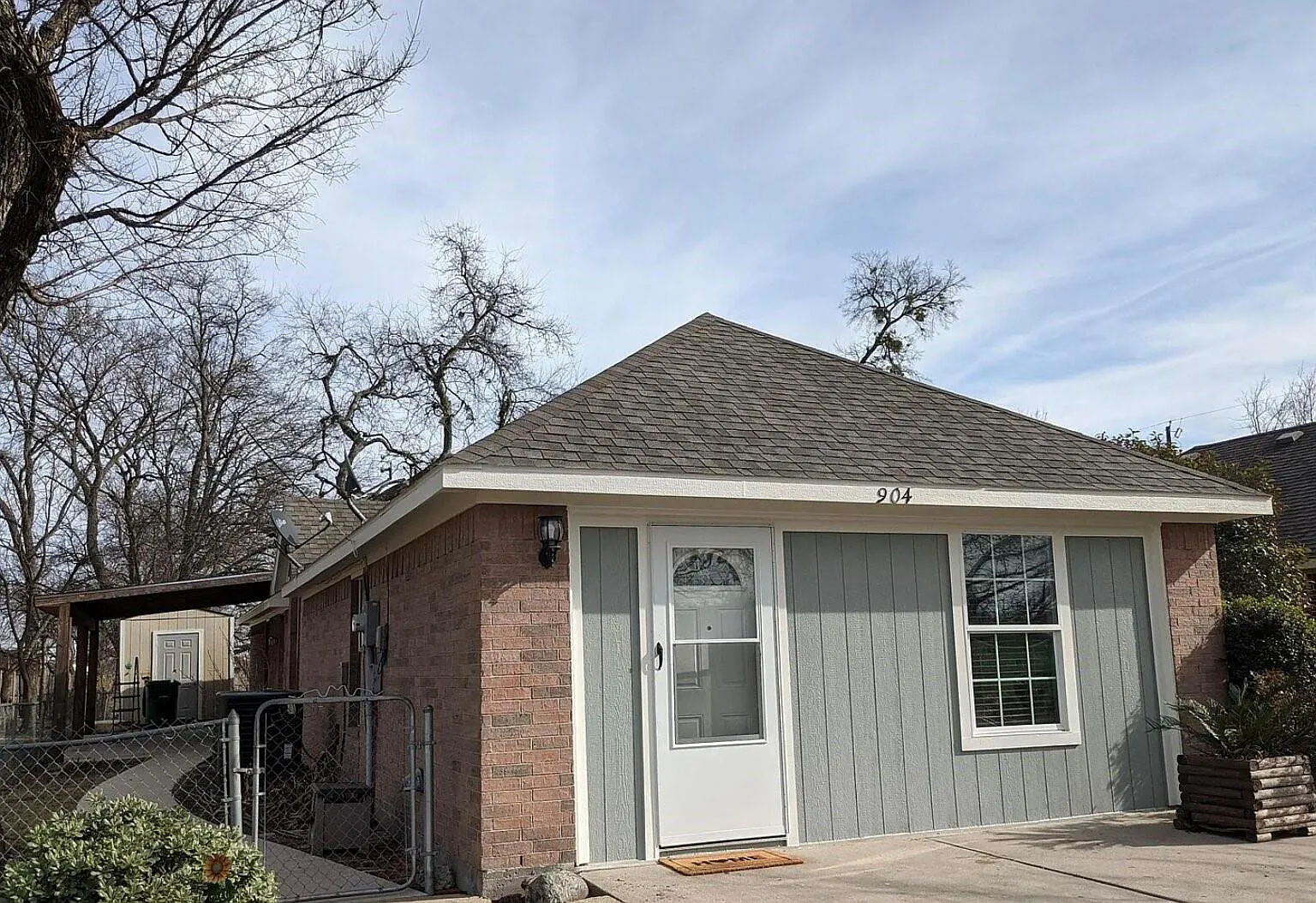 5 bed, 2017 sqft, $2,200 — Photo 2