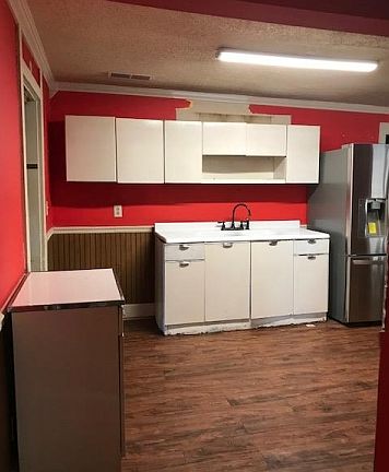 5th image of 202 College St