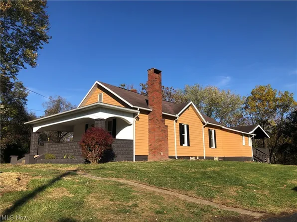 669 Newport Ave, Uhrichsville, OH 44683